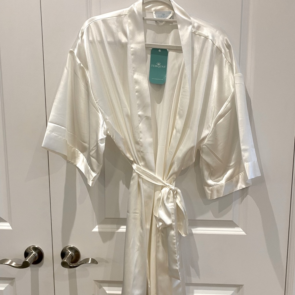NWT Silky Robe - White, Bridal, Getting Ready - Picture 1 of 4